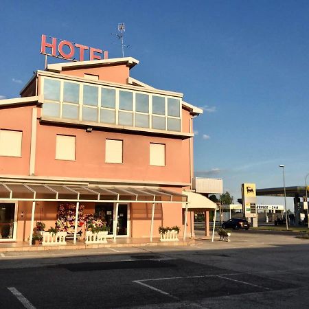 Hotel Trieste San Giorgio di Nogaro Bagian luar foto