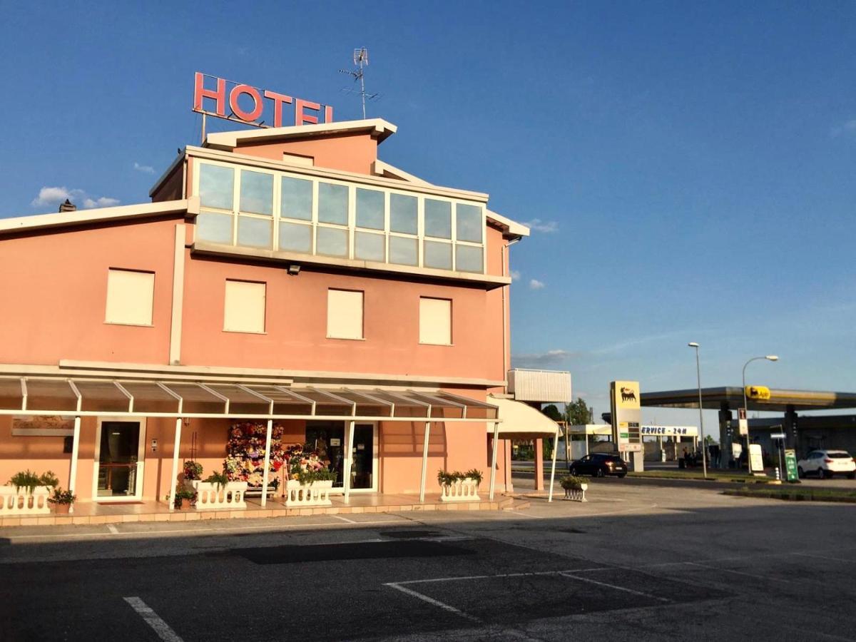 Hotel Trieste San Giorgio di Nogaro Bagian luar foto