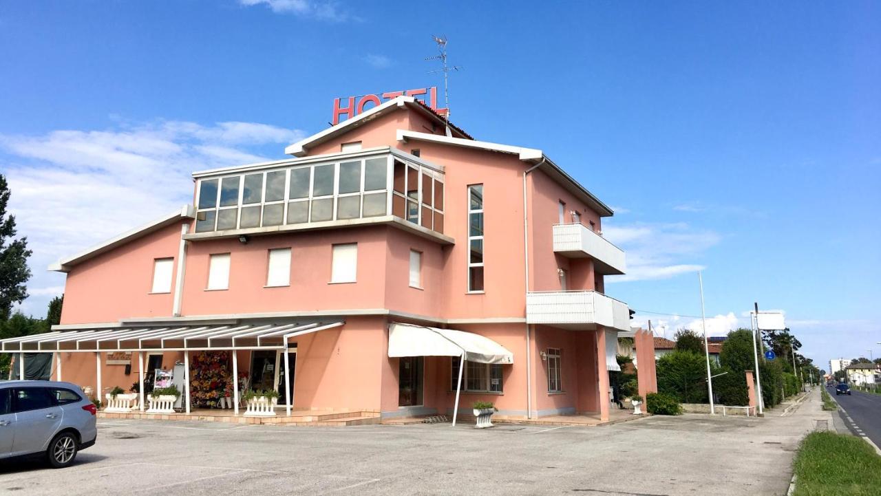 Hotel Trieste San Giorgio di Nogaro Bagian luar foto